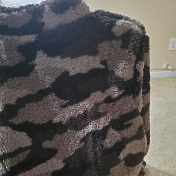 Fleece tops - Picture 3 of 5